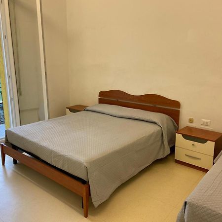 Appartamenti Sunrise Cattolica Habitación foto